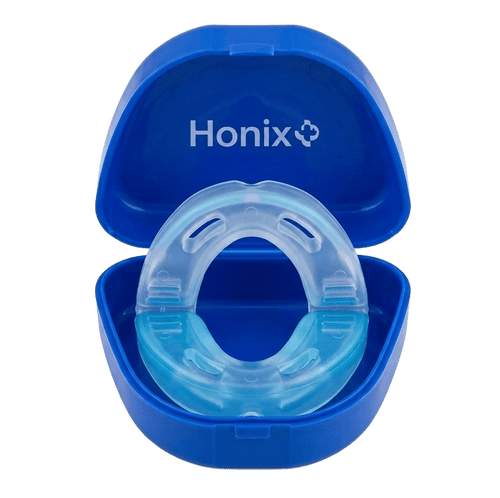 Estuche Honix abierto mostrando la férula bucal transparente